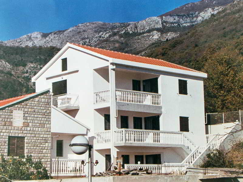 Guest House 4M Petrovac Екстер'єр фото