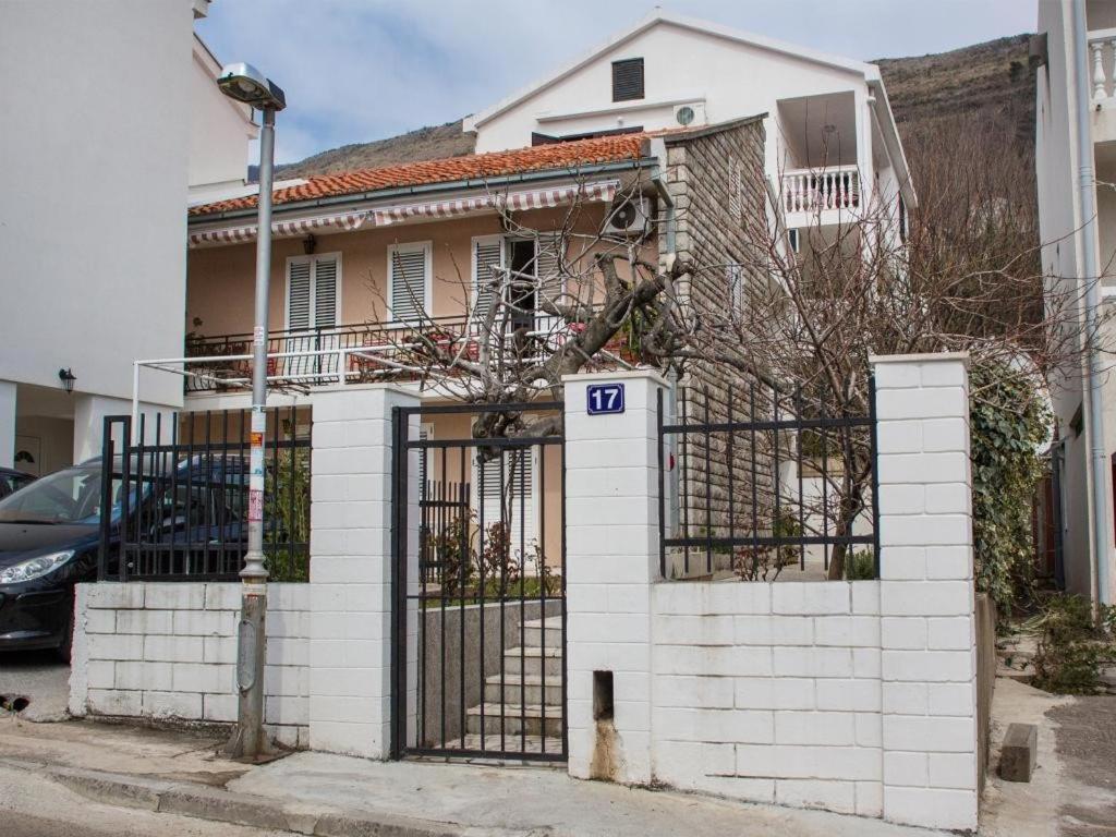 Guest House 4M Petrovac Екстер'єр фото