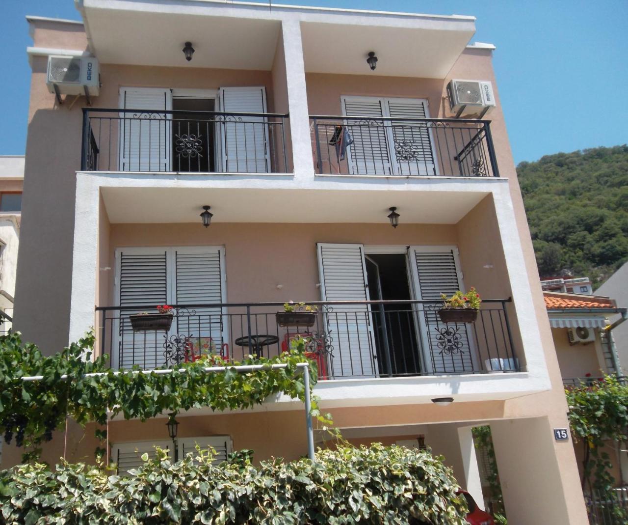 Guest House 4M Petrovac Екстер'єр фото